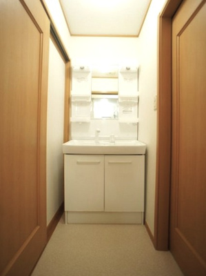 【独立洗面台】 | アニメート・ヴィラB | 洗髪洗面化粧台と洗濯機置き場があります♪