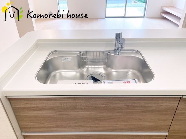 鴻巣松原　3期　新築一戸建て　リーブルガーデン　02のキッチン|コンパクトなキッチンで掃除もラクラク