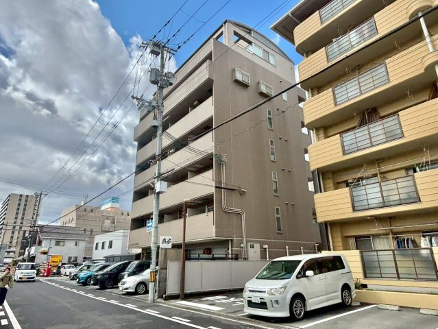 フラットフォーの外観