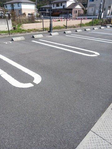 トゥールビヨン　Ⅱの駐車場