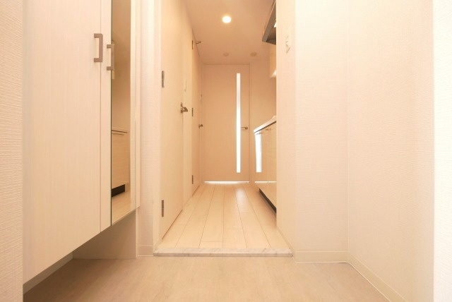 エスリード大阪リブレの玄関