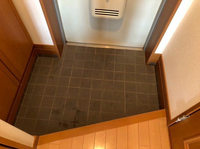 エスタシオンの玄関|同建物別部屋 現況優先