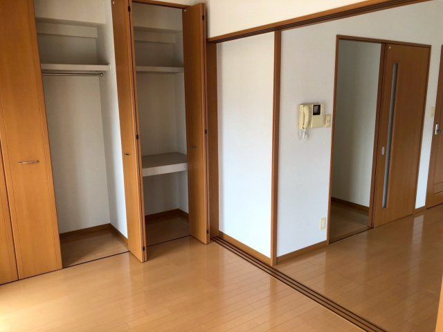 エスタシオンの洋室|同建物別部屋 現況優先