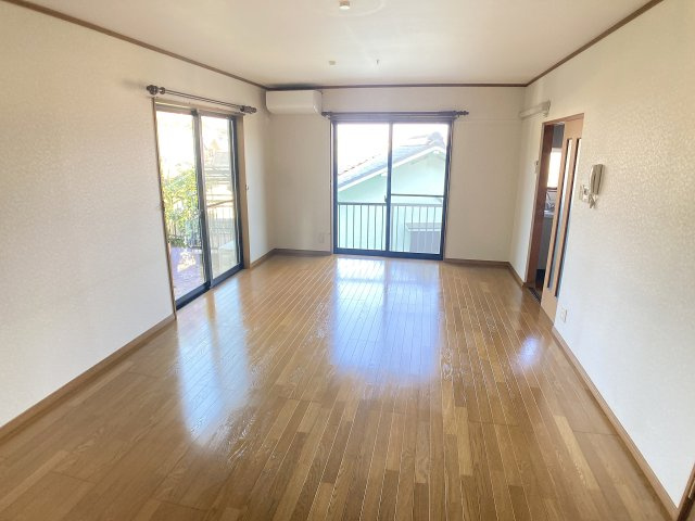 緑町6丁目貸家の居間・リビング|リビングスペース、広々使える室内