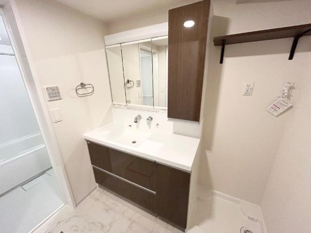 フォレスト離宮彩館の洗面所|洗髪洗面化粧台