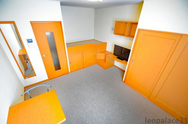 レオパレス屋形原の居間・リビング|同シリーズの類似となります。現況を優先致します。