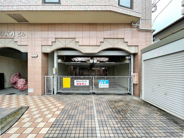 Oak hills 17の駐車場