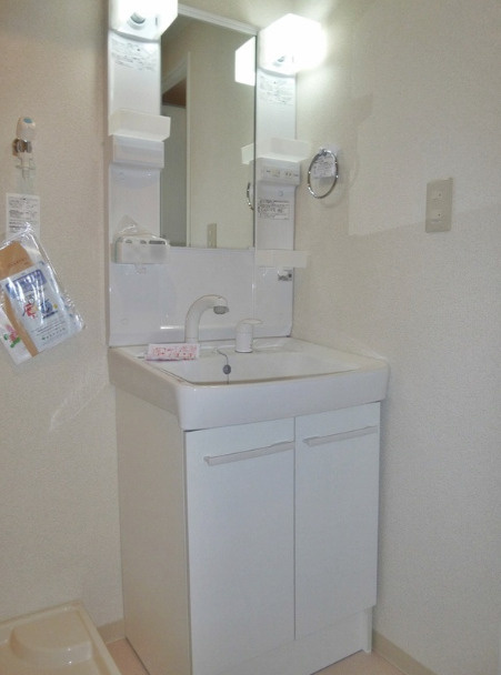 b'CASA東日暮里の洗面所