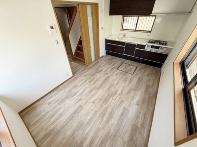 【居間・リビング】 | 西宮市一ケ谷町　中古戸建 | 2025年5月内外装リフォーム済の綺麗な住まい。食洗機・浴室乾燥機など設備充実！