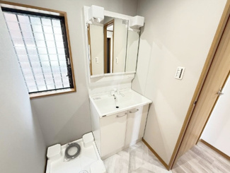 【独立洗面台】 | 西宮市一ケ谷町　中古戸建 | シャワー付き洗面台でお掃除もラクラク