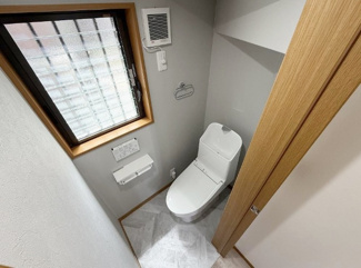 【トイレ】 | 西宮市一ケ谷町　中古戸建 | トイレには快適な温水洗浄便座付き