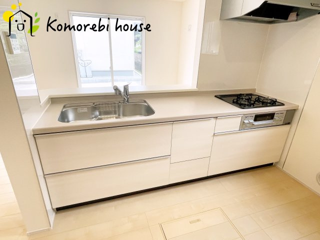 鴻巣松原　3期　新築一戸建て　リーブルガーデン　03のキッチン|コンパクトなキッチンで掃除もラクラク