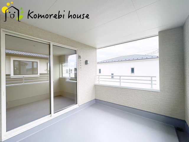 鴻巣松原　3期　新築一戸建て　リーブルガーデン　03のバルコニー|開放的で明るい空間を演出してくれるバルコニーです