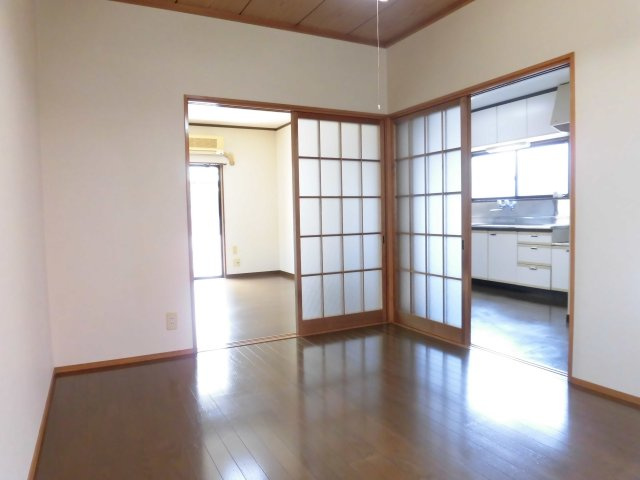岩宿ハイツの居間・リビング