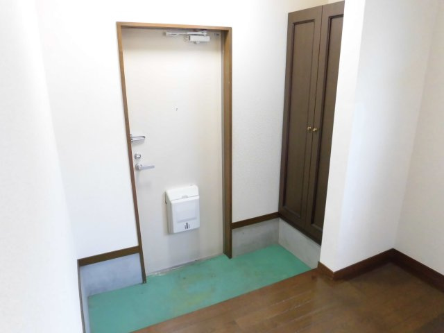 岩宿ハイツの玄関