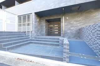 SPコート菊名サウスのエントランス