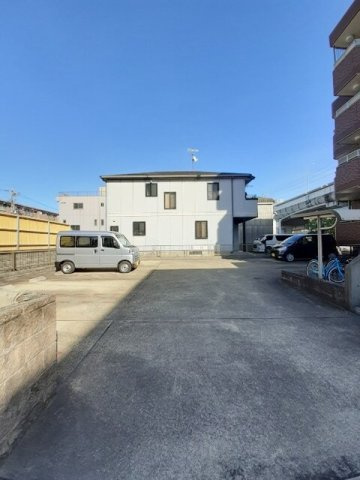 ヴィラアウローラの駐車場