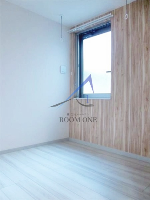 ラフィネ芦花公園A の居間・リビング|洋室のお部屋です。