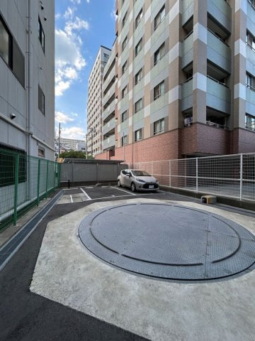 レジデンス神戸レガーロの駐車場