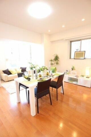 プライムアーバン池袋の居間・リビング