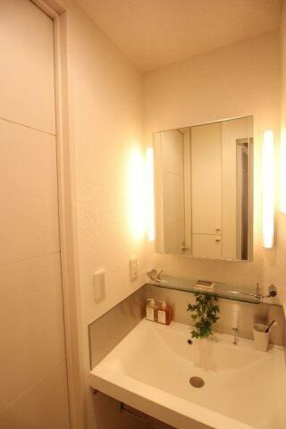 プライムアーバン池袋の洗面所