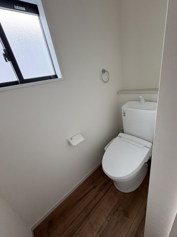 【トイレ】 | 福岡市城南区田島3丁目2期　2号棟（全4棟）【仲介手数料無料・0円】 | 施工例。1階のトイレです。施工例は完成時と異なる場合があります。