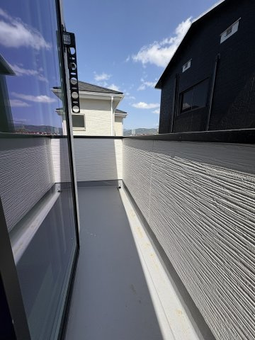 【バルコニー】 | 福岡市城南区田島3丁目2期　2号棟（全4棟）【仲介手数料無料・0円】 | 施工例。施工例は完成時と異なる場合があります。