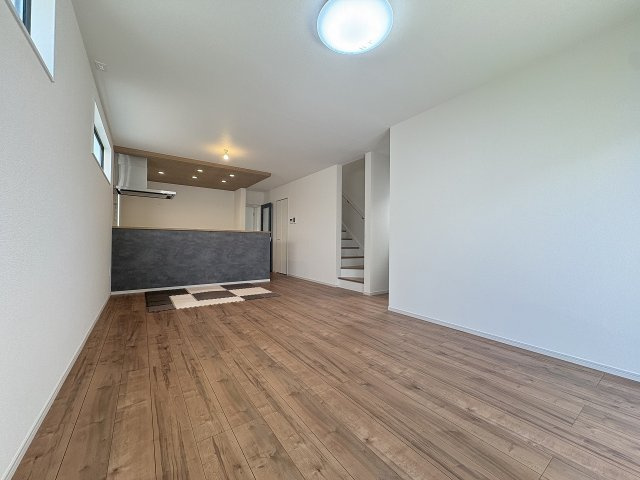 【居間・リビング】 | 福岡市城南区田島3丁目2期　2号棟（全4棟）【仲介手数料無料・0円】 | 施工例。リビングです。施工例は完成時と異なる場合があります。