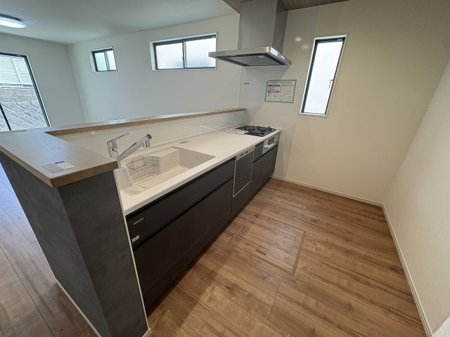 【キッチン】 | 福岡市城南区田島3丁目2期　2号棟（全4棟）【仲介手数料無料・0円】 | 施工例。施工例は完成時と異なる場合があります。