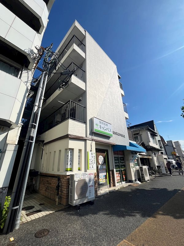 甲子園ピースの外観