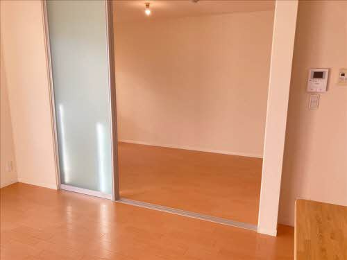 フラワーガーデン イーストの洋室