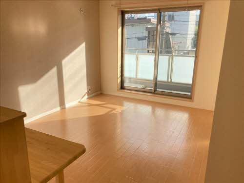 フラワーガーデン イーストの居間・リビング