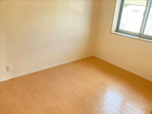 フラワーガーデン イーストの洋室