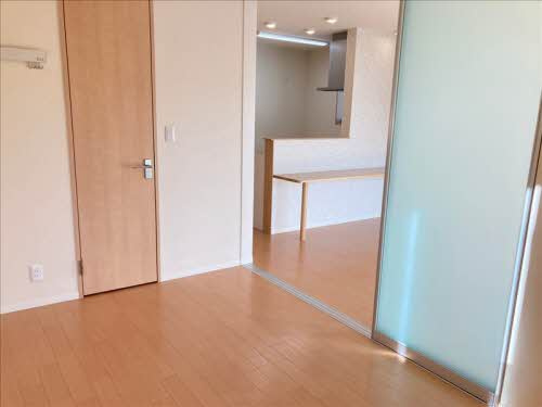 フラワーガーデン イーストの洋室