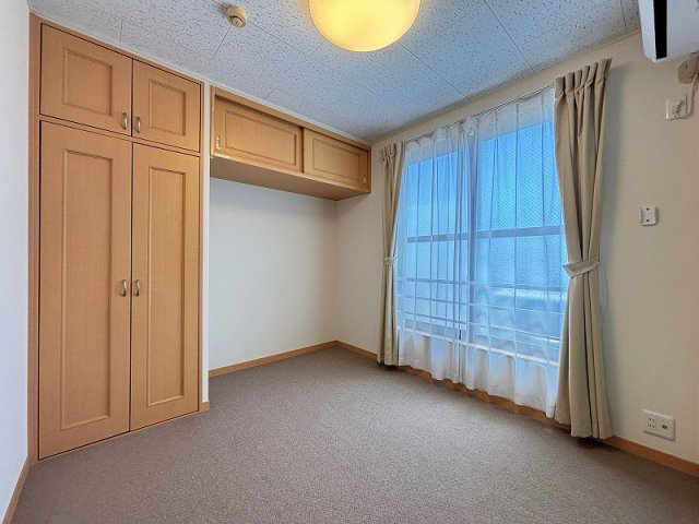 レオパレス岸和田５の寝室|1階フローリング、2階カーペット使用です