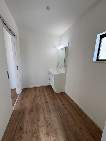 【洗面所】 | 福岡市城南区田島3丁目2期　3号棟（全4棟）【仲介手数料無料・0円】 | 施工例。施工例は完成時と異なる場合があります。