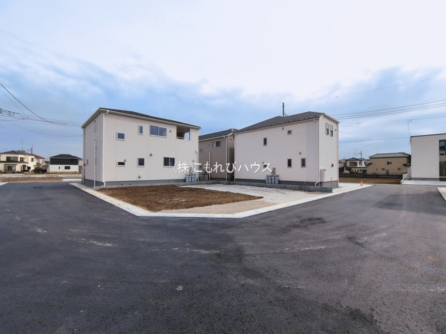 鴻巣松原　3期　新築一戸建て　リーブルガーデン　04の前面道路含む現地写真|撮影：'26/03/02