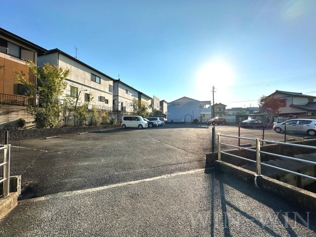 ネオポリス東幸の駐車場