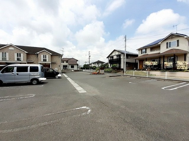 サニーハウス東高陽台Ａの駐車場|駐車場完備です