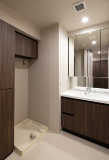 【洗面所】 | レアライズ浅草Ⅴ | 三ノ輪の賃貸物件。
「レアライズ浅草Ⅴ」のことなら(株)メイワ・エステートへお任せください。