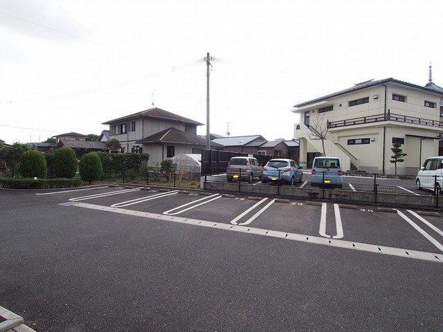 ファミーユ　Ｍ　Ｂの駐車場|駐車場に車を止められます