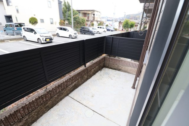 熊本市西区横手４丁目のアパートのバルコニー