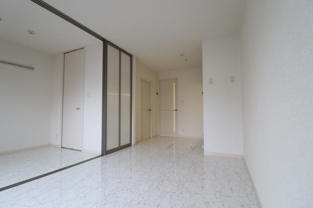 熊本市西区横手４丁目のアパートの居間・リビング