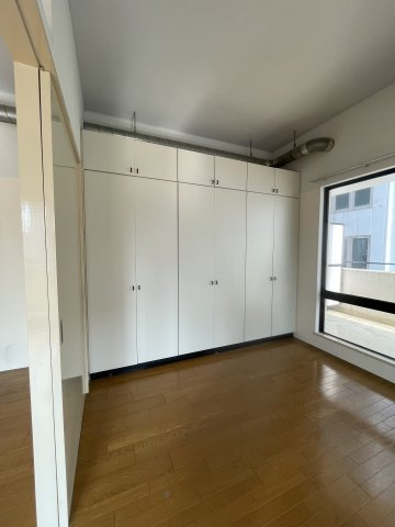 グラスホッパーの寝室