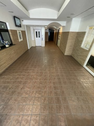 グラスホッパーのエントランス