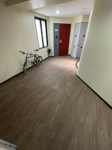 グラスホッパーのエントランス