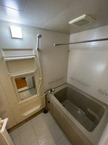 グラスホッパーの浴室