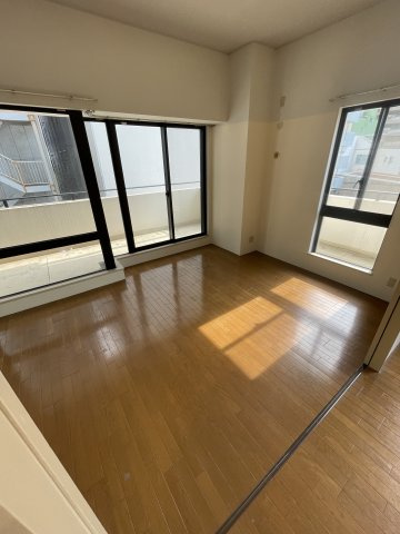 グラスホッパーの洋室