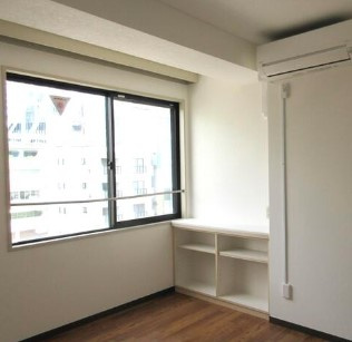 【居間・リビング】 | 石塚マンション | 使いやすい居間です