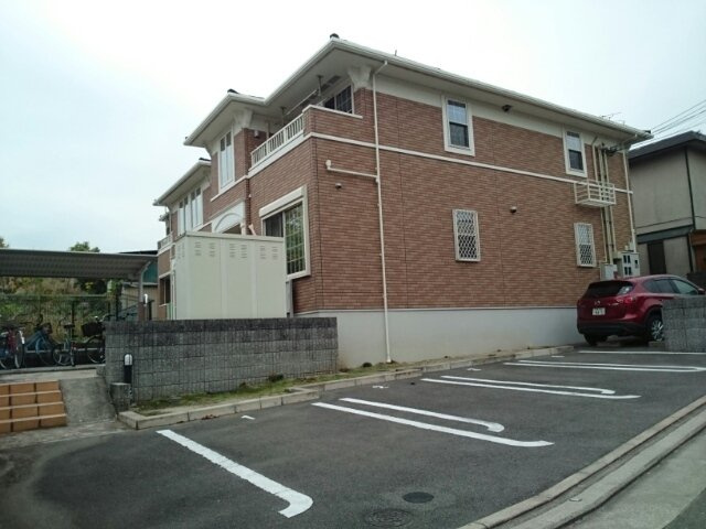 スペーシアⅡ号館の駐車場